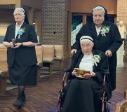 Franciscan-Sisters-present-gifts2